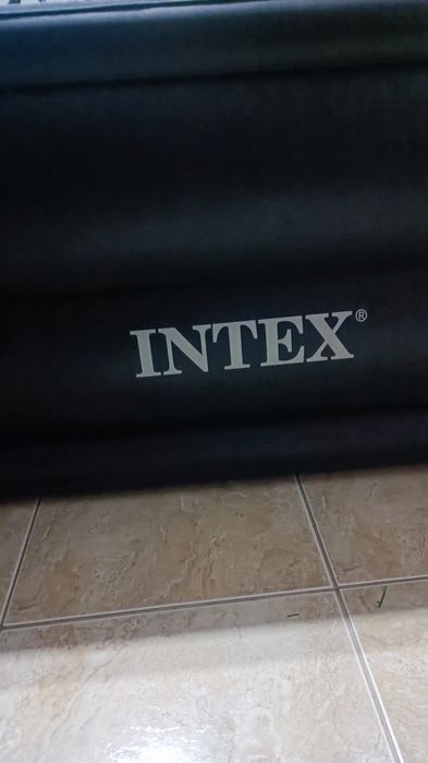 Colchão insuflável com bomba