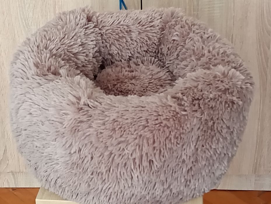 Лежак - подушка для котів або невеликих собак.