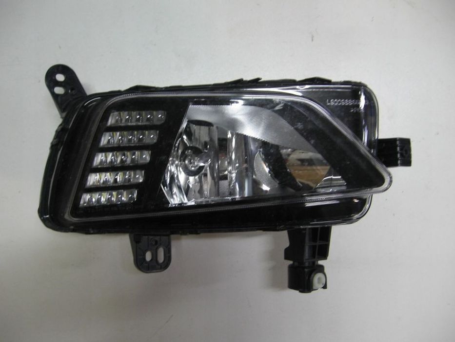VW POLO VI HALOGEn prawy 2g0941662