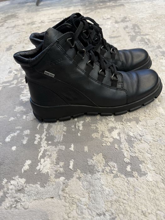 Ботики єссo.