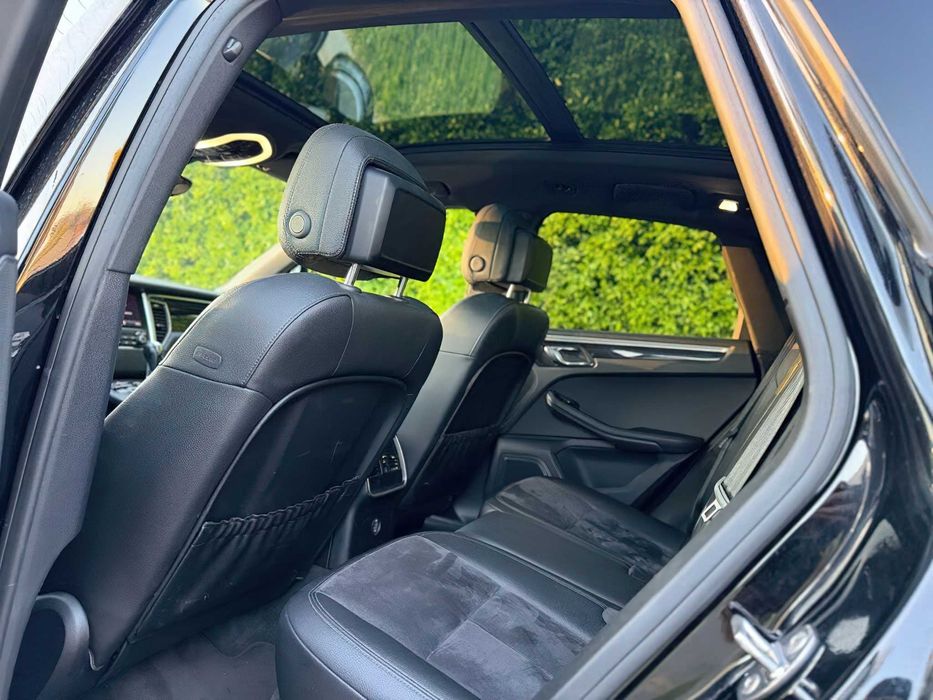 Porsche Macan      2017