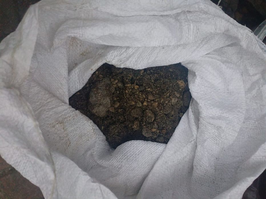 Oddam gruz i ziemię w workach (po wykopach)