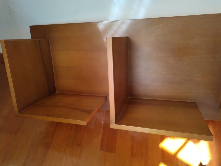 Estante de madeira maciça