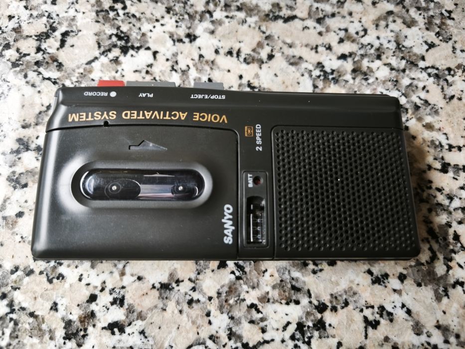 Gravador de jornalista sanyo TRC550A  para mini cassetes