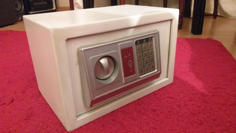 Cofre metálico com código