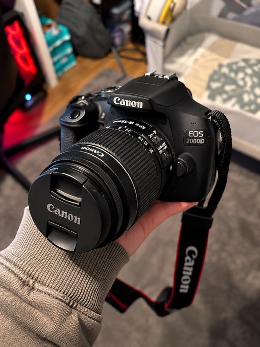 Canon EOS 2000D + 18-55mm + Bolsa + Carregador