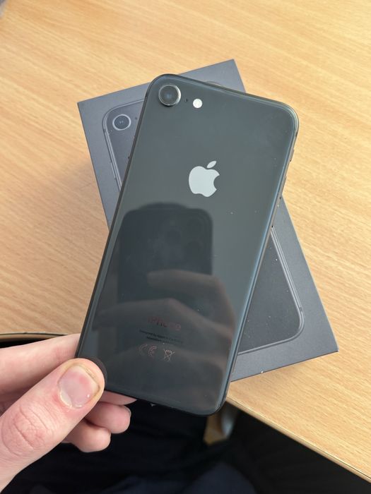 Apple Iphone 8 64 GB Space Gray  в гарному стані