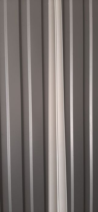 Продається карниз.