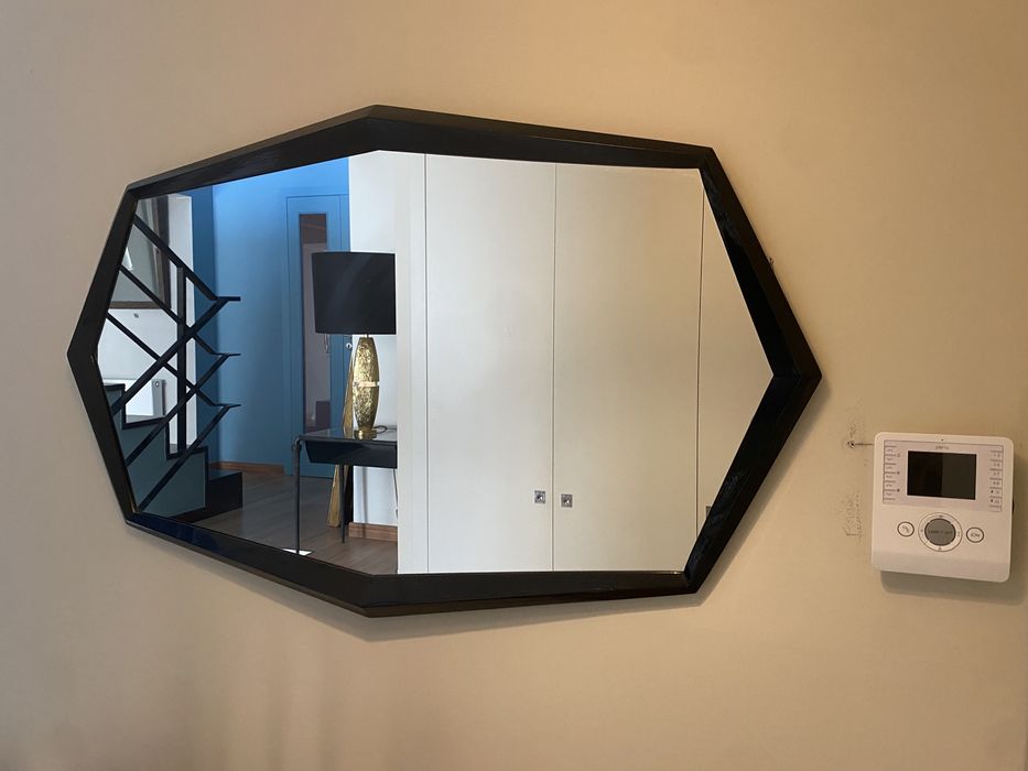 Espelho oval em madeira