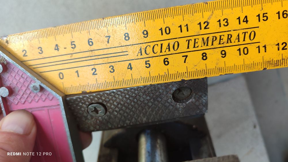 Тиски слесарные  с наковальней 80 мм  . Производство СССР.. Лещата слюсарні в гарному стані. Виробництво СРСР