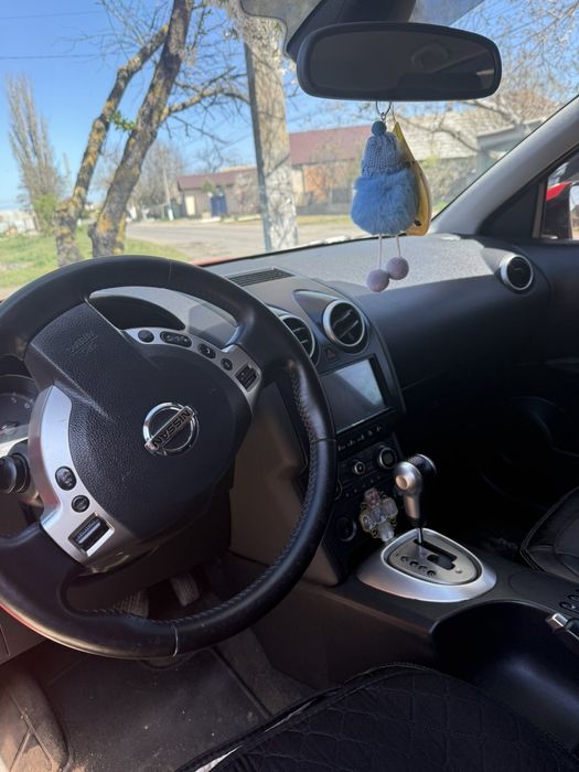 Автомобиль Nissan