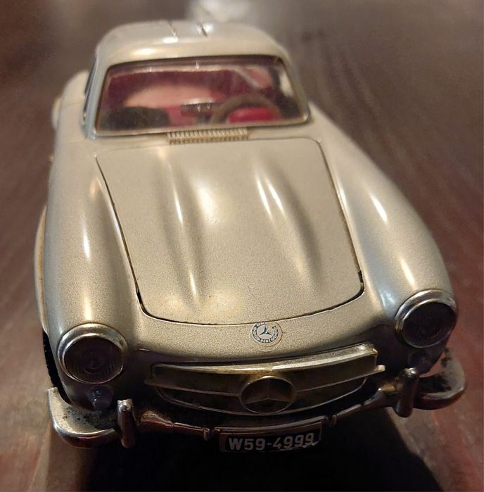 Mercedes Benz modelo: SL 3000 -  Ano 1954 [Burago com suporte]