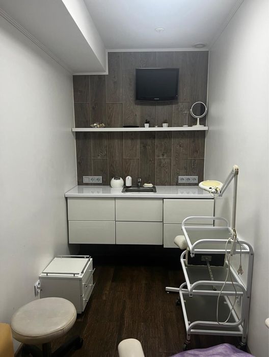 Продаж приміщення  Салон краси, с.Зимна Вода, вул. Тичини, С