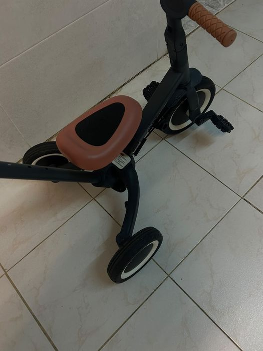 Triciclo com pedais