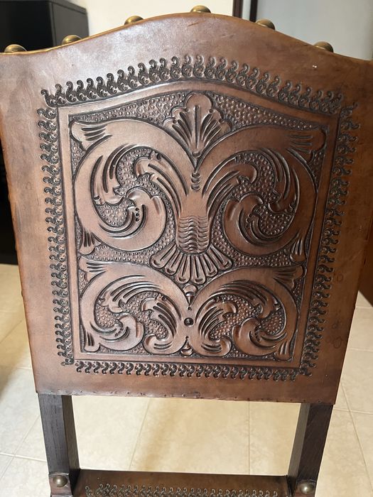 Cadeira estilo antigo