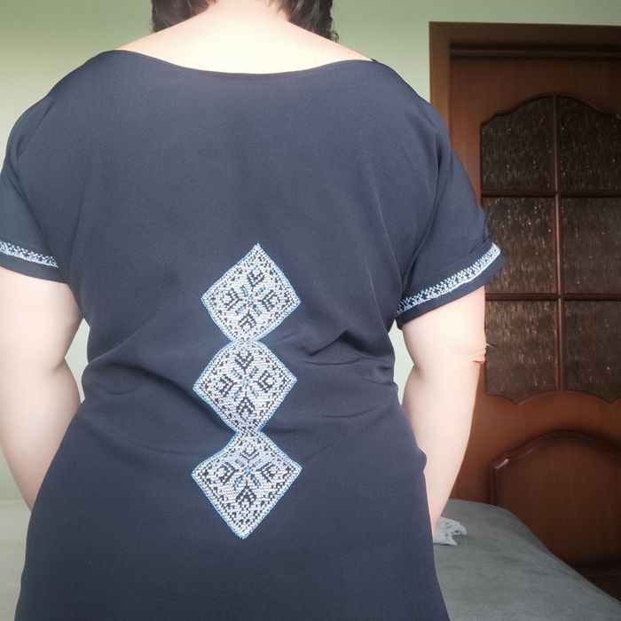 Плаття вишите розмір М