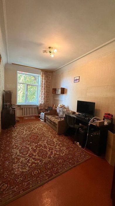 В продажі 2 кімнатна квартира в Центрі,  Сталінка