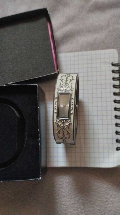 Годинник - браслет Avon,жіночий,не працює,потрібна заміна батарейки