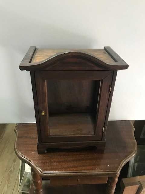 Oratório pequeno em madeira