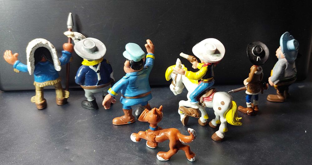 Lote de 8 Bonecos em PVC. Galeria Lucky Luke