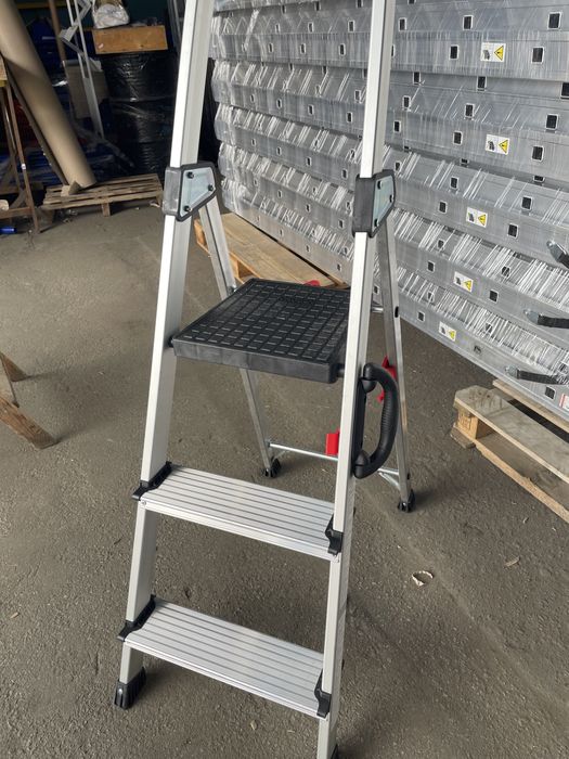 Стремянка алюмінієва Vira на висоту до 2,5м