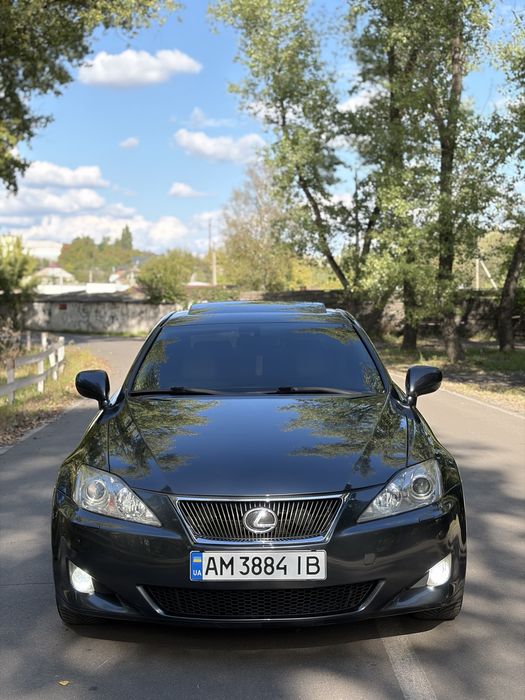 Продам lexus is 220d