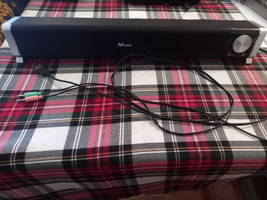 Soundbar "Trust" - alto-falante horizontal.