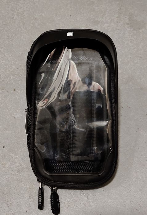 Pokrowiec na smartfon na kierownicę roweru lub hulajnogi.