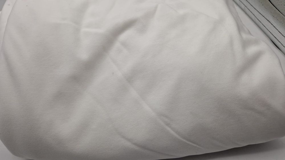 Dzianina ecru/biała kupon 20 m.x 134 cm.II gat.