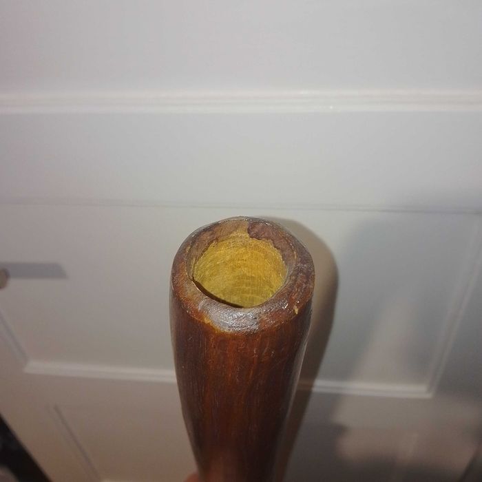 Didgeridoo, 130cm, de madeira, de origem desconhecida, adquirido 2008