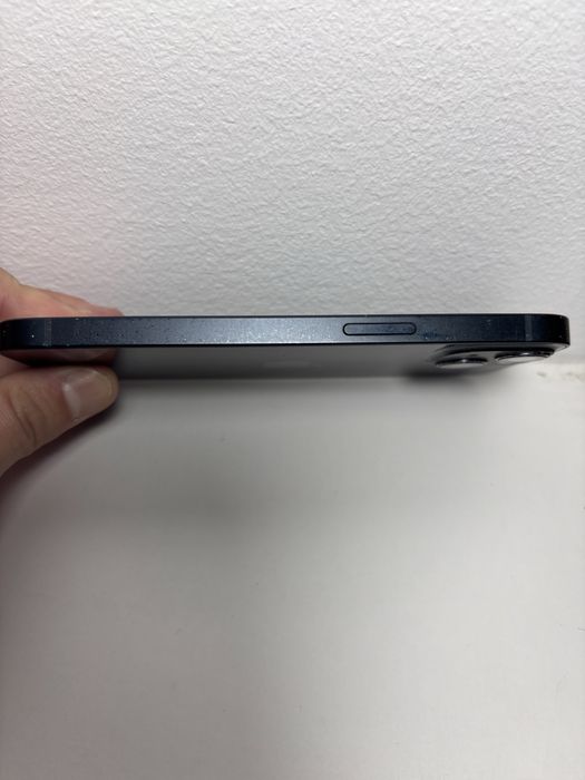 IPhone 13 azul escuro