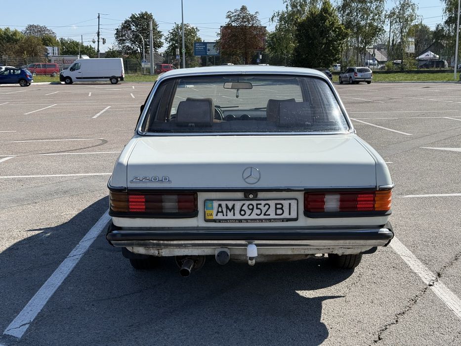 Mercedes-Benz E-Class W123 1984