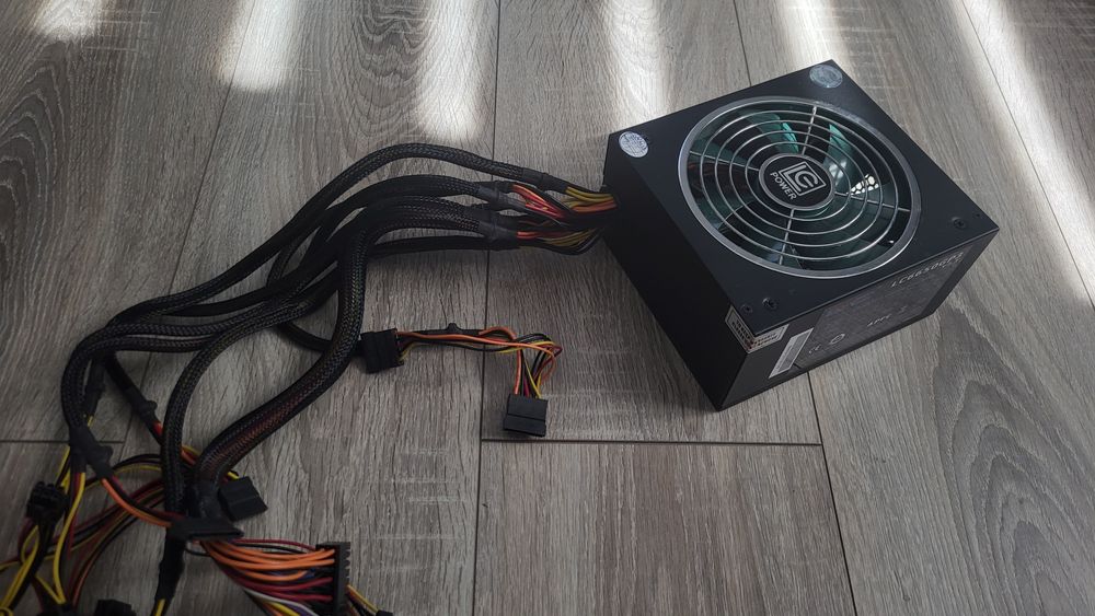 Блок живлення Lc Power на 650W