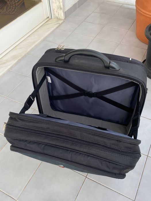 Mala Trolley Executiva – Leve, prática e resistente Targus445990300392499204
