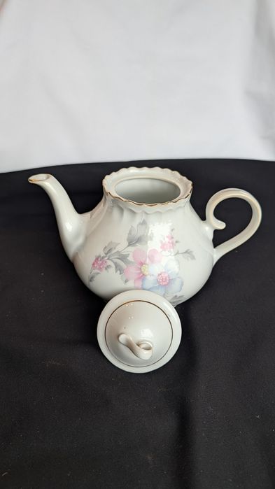 Porcelanowy czajnik PRL