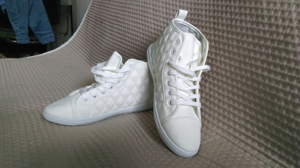 Białe buty 38