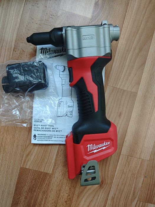 Заклепник Milwaukee M12 2550-20