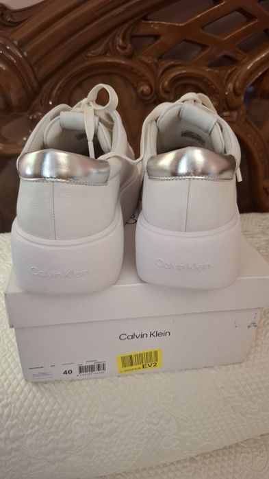 Calvin Klein  bubble cupsule lace up