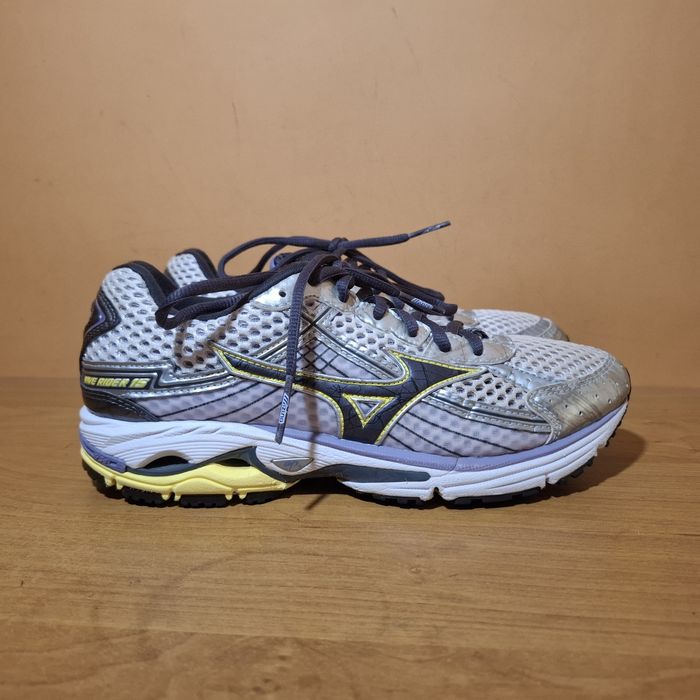 Жіночі фірмові кросівки Mizuno