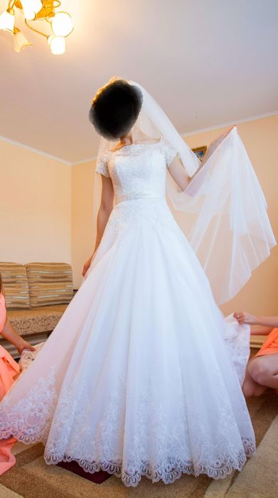Весільна сукня айворі