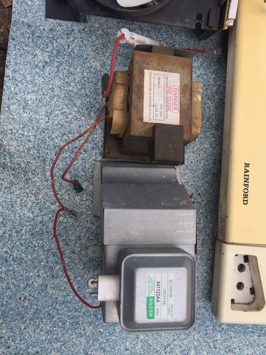 Микроволновка Rainford на запчасти