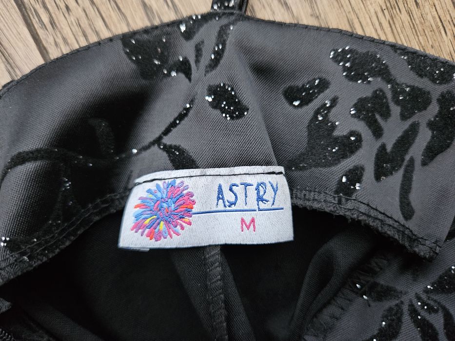 Nieużywana elegancka sukienka, czarna, Astry, rozm M