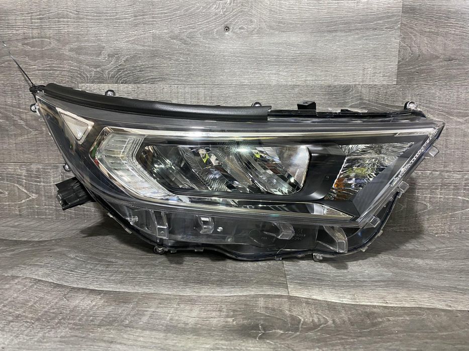 Toyota Rav 4 XA50 (2018-2025) фара передня права LED 8114542840