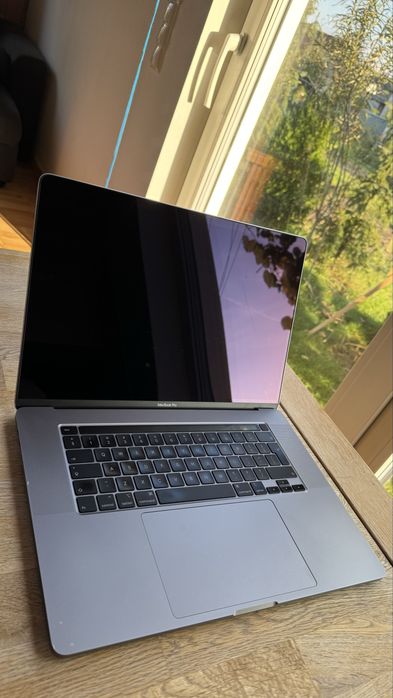 MacBook Pro 16” (2019) i9 16GB RAM