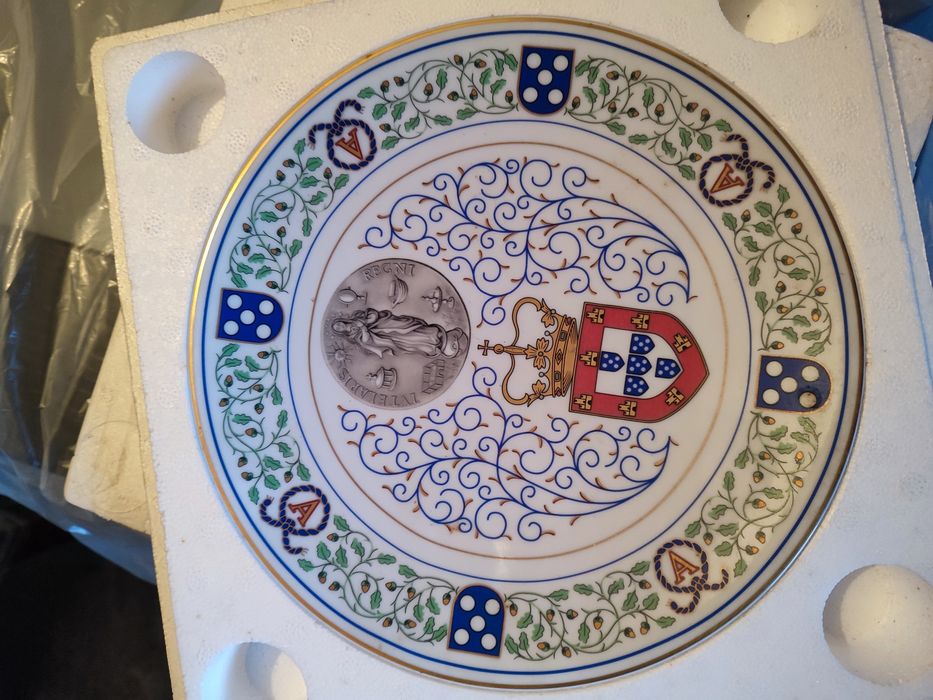 Prato de homenagem a Sua Alteza Real D. Afonso de Santa Maria