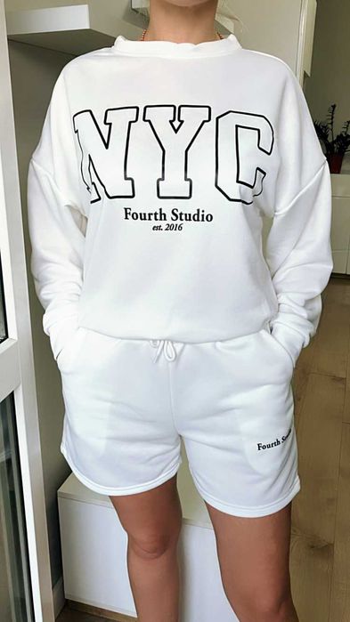 Kostium damski
Dostępny rozmiar:

UA 42–46  EU 36–40 S\M