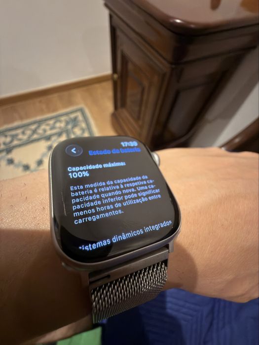 Apple Watch Series 11 42mm - Prateado c/ Bracelete Milanese