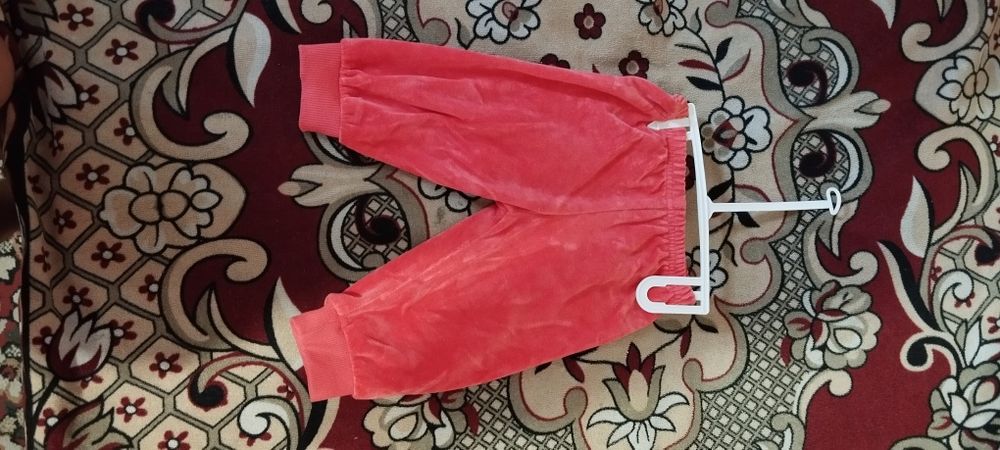 Теплий костюмчик для дівчинки.