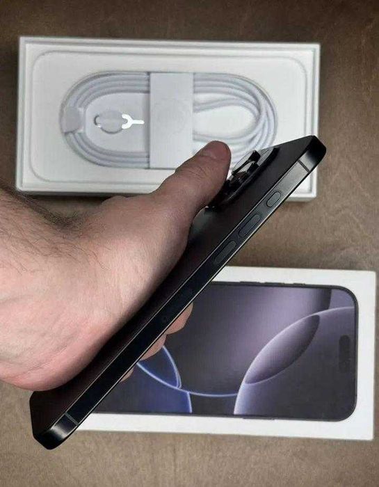iPhone 16 Pro Max, 256 ГБ, SIM + eSIM