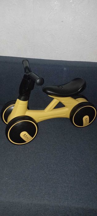 Толокар беговел в гарному стані